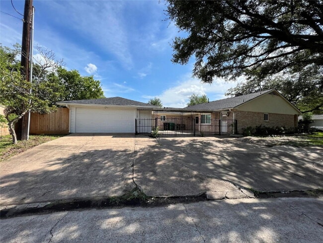 Photo - 3 Bedroom Home for Rent in Houston 77096 | Updated Home with Large Backyard