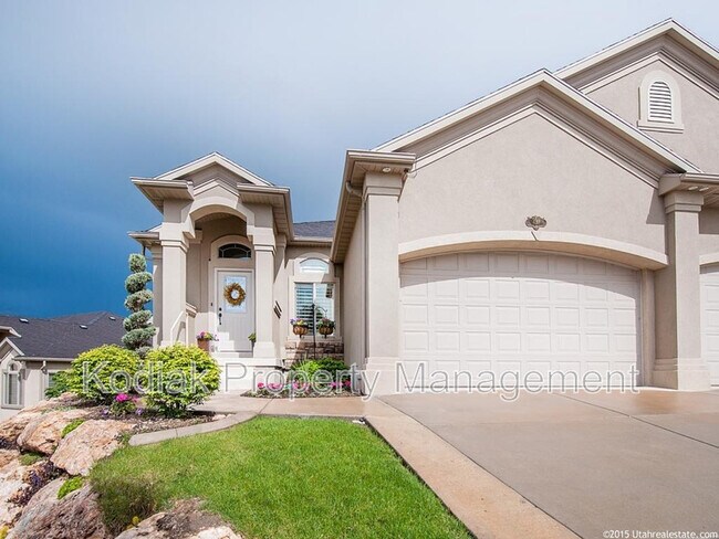 Photo - 637 Edgewood Dr