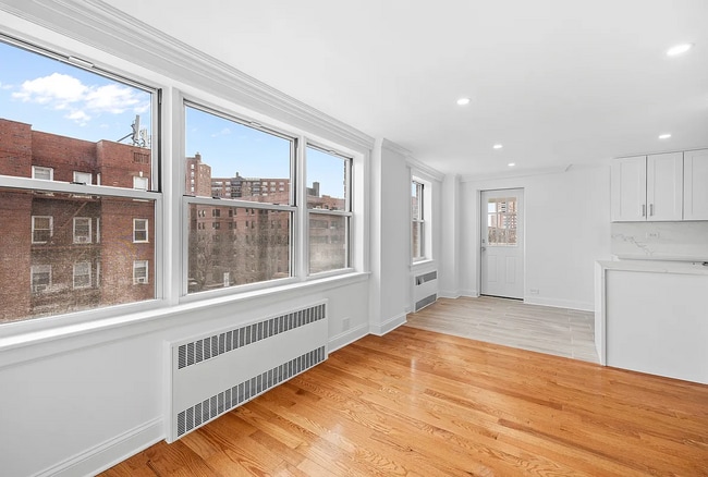 Photo - 69-45 108th St