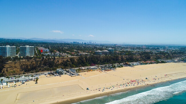 Photo - 132 San Vicente Blvd Unit B