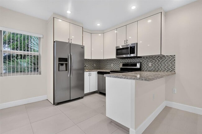 Photo - 12800 NE 11th Ave Unit 3