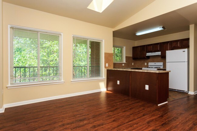Douglass Knoll - Douglass Knoll Apartments