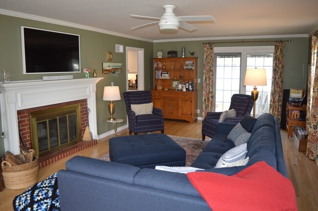 Photo - 7002 Hubbard Ave