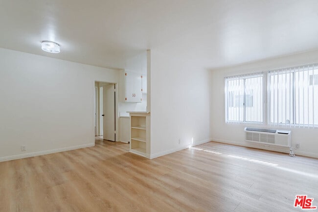 Photo - 758 N Hudson Ave Unidad 3