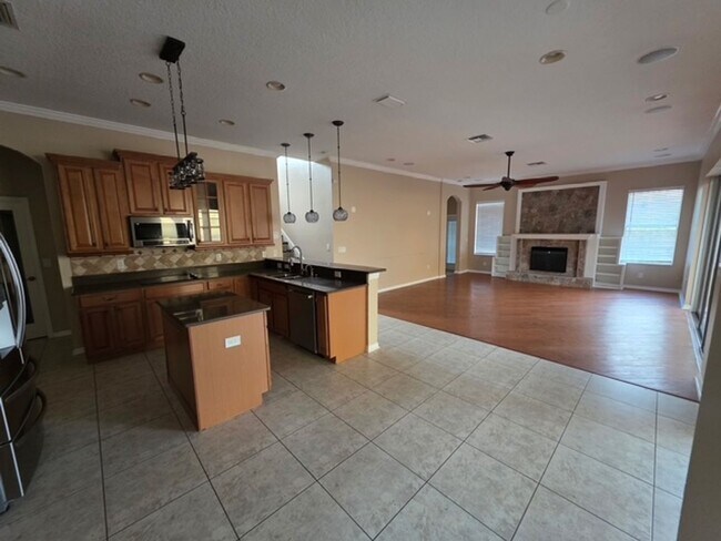 Photo - Beautiful and Spacious