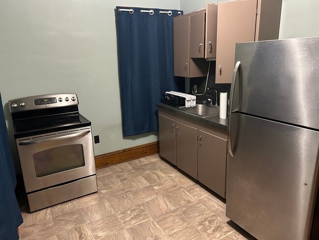 Stove and fridge included