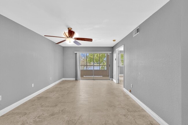 Photo - 2820 N Oakland Forest Dr Unit 208