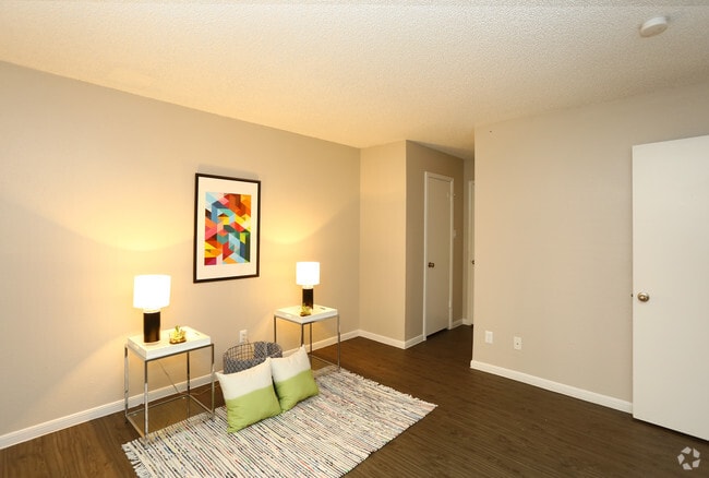 Interior Photo - Balcones Club Apartments