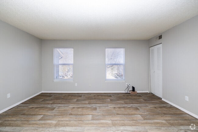 1BR, 1BA - 700SF