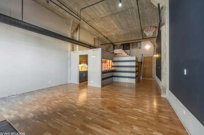 Photo - 621 S Plymouth Ct