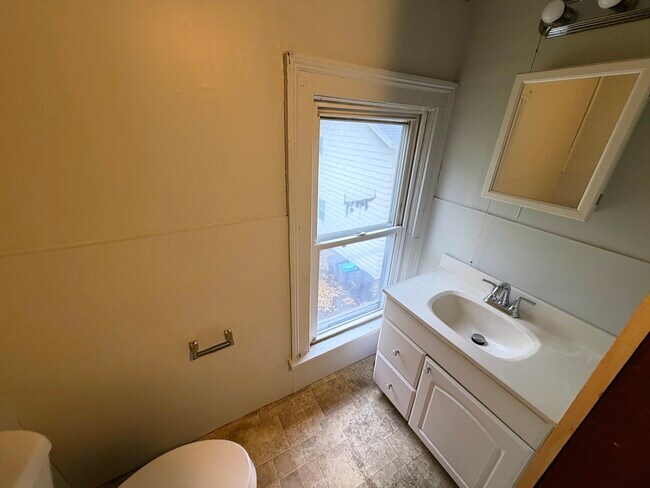 Photo - 142 State St Unit 142 State St Apt 4