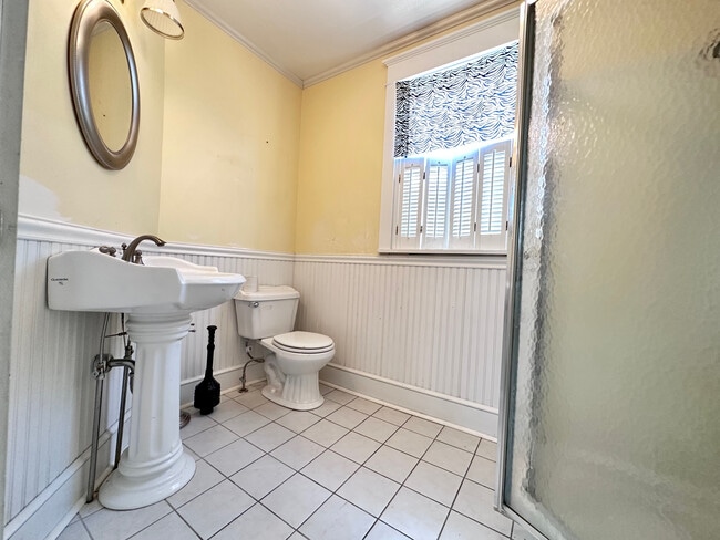 Building Photo - 1326 E Washington St Rental