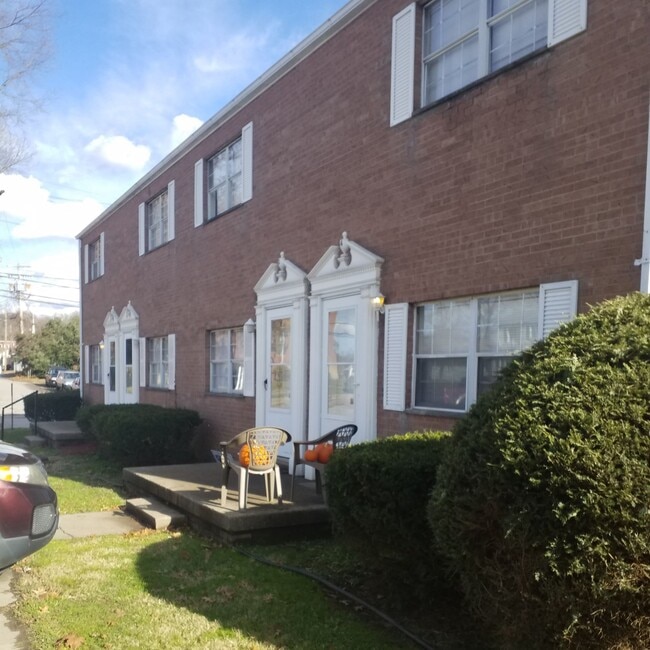 Building Photo - 319 Washington St Unit 4