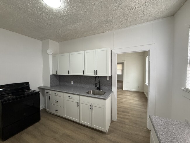 Photo - 125 Clyde St
