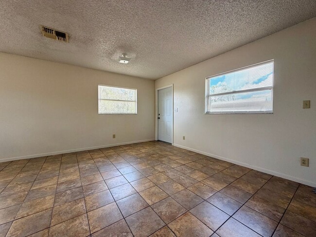 Photo - Adorable 2 bed/1 bath second floor apartment!