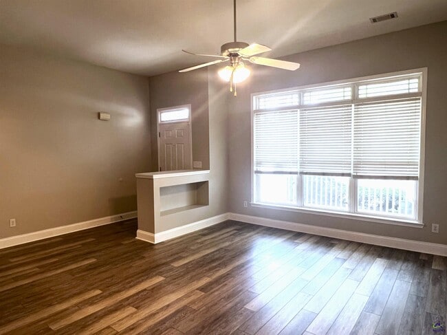 Photo - 760 Ivy Brook Way