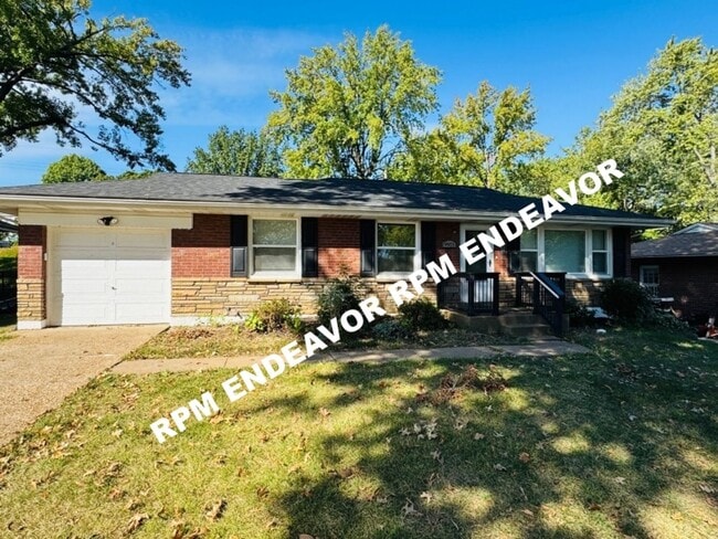 Photo - "Charming 4-Bedroom Haven with Sunroom, Ha...