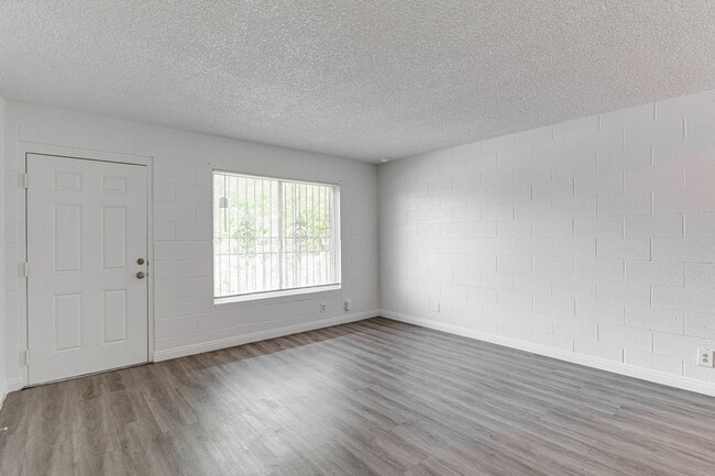 Charming Upstairs Unit with Prime Location... - Charming Upstairs House Unit with Prime Location...