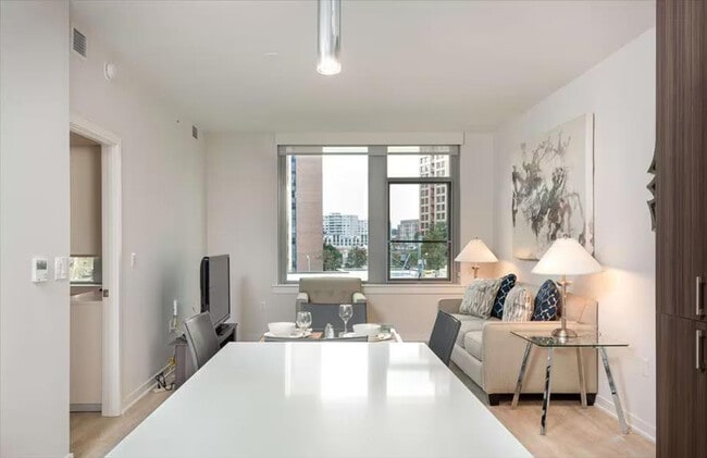 Photo - 400 Army Navy Dr Unidad ID1039900P