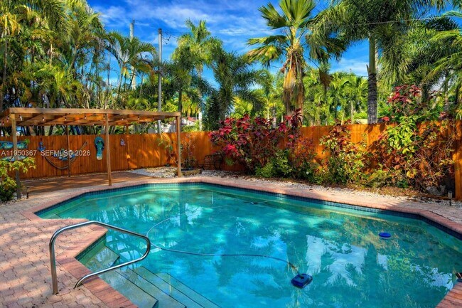 Photo - 1415 Mayo St