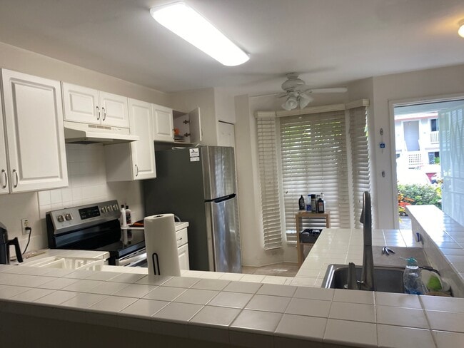 Photo - 75-6081 Ali‘i Dr Unit T105