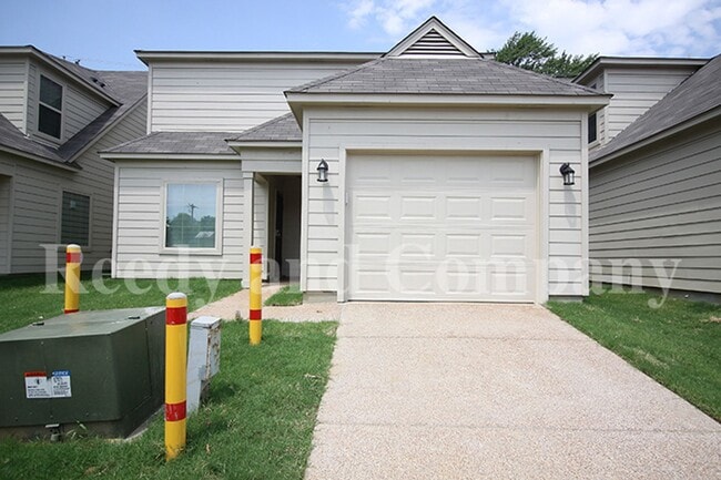 Photo - 250 N Claybrook St