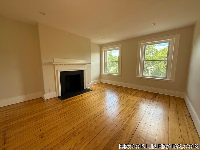 Photo - 1726 Beacon St