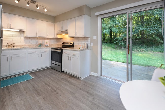 Apartamentos y casas unifamiliares del Parlamento en Burlington, NC - Parliament House Apartments