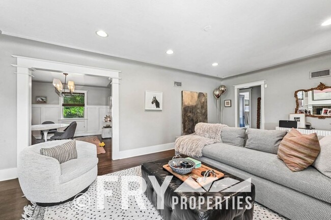 3322 W 46th Ave