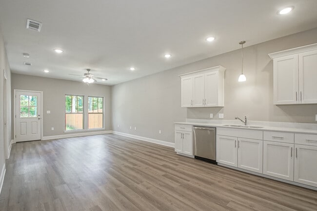 Photo - 19905 Grantham Rd