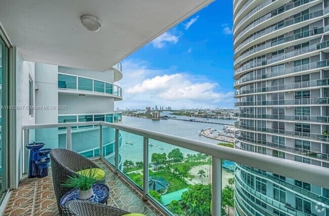 Building Photo - 1800 N Bayshore Dr Unit 2011 Rental