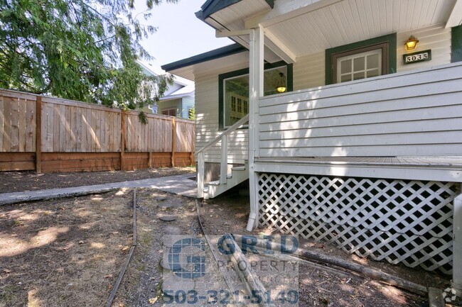 Building Photo - 4+ Bedroom, 2 Bath Craftsman Bungalow Avai... Rental