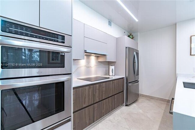 Building Photo - 17555 Atlantic Blvd Unit 17555 Atlantic Blvd  508 Rental