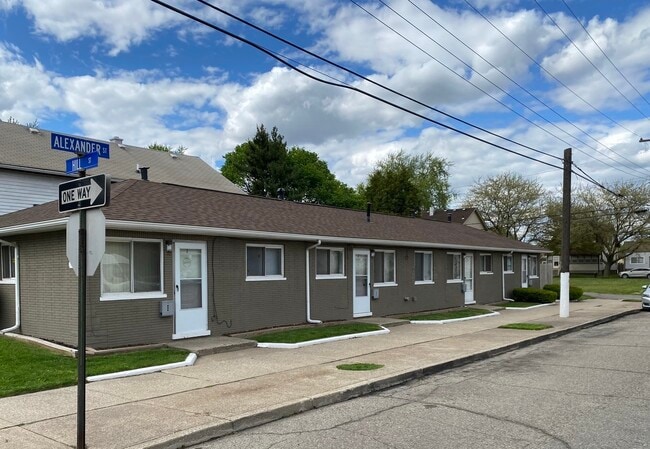 Building Photo - 49 Hill St Unit 4