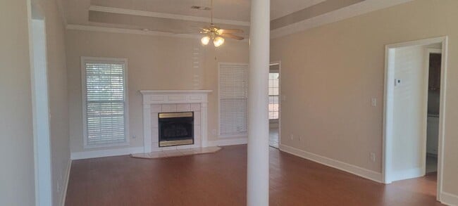 Photo - AVAILABLE NOW - CALL US FOR A SHOWING!