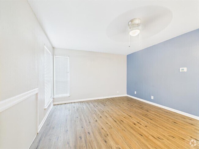 Building Photo - 1000 W 26th St Unit 116 Rental