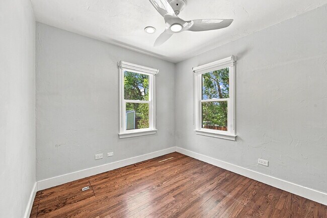 $2,340.95 with $300 off the first month's rent, 2 Beds - 1 Bath, Single Family Home in Denver wit...