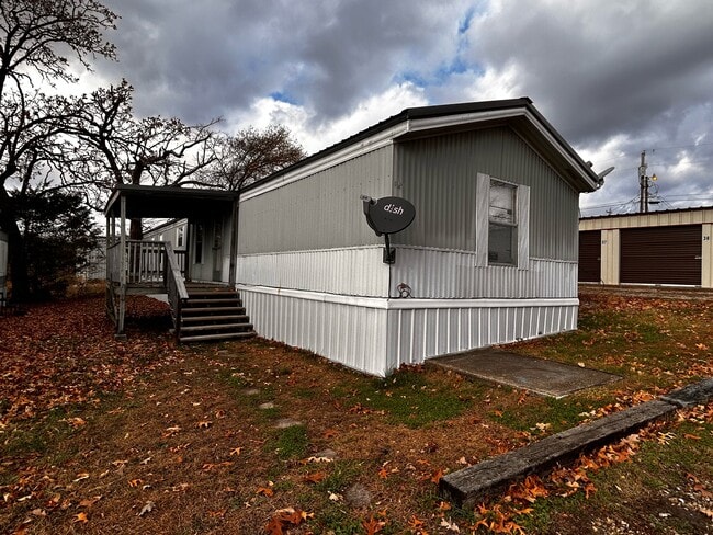 Building Photo - 813 State Hwy Z