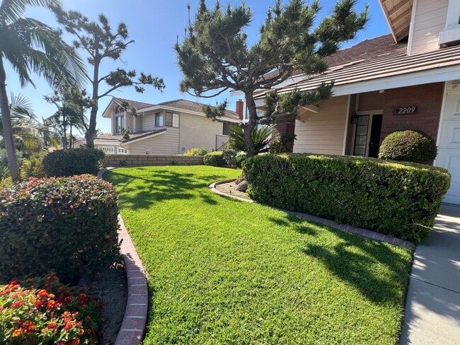 Photo - Orange - 4 Bed House for Lease - Pool & Spa - 3 Car. Gar.
