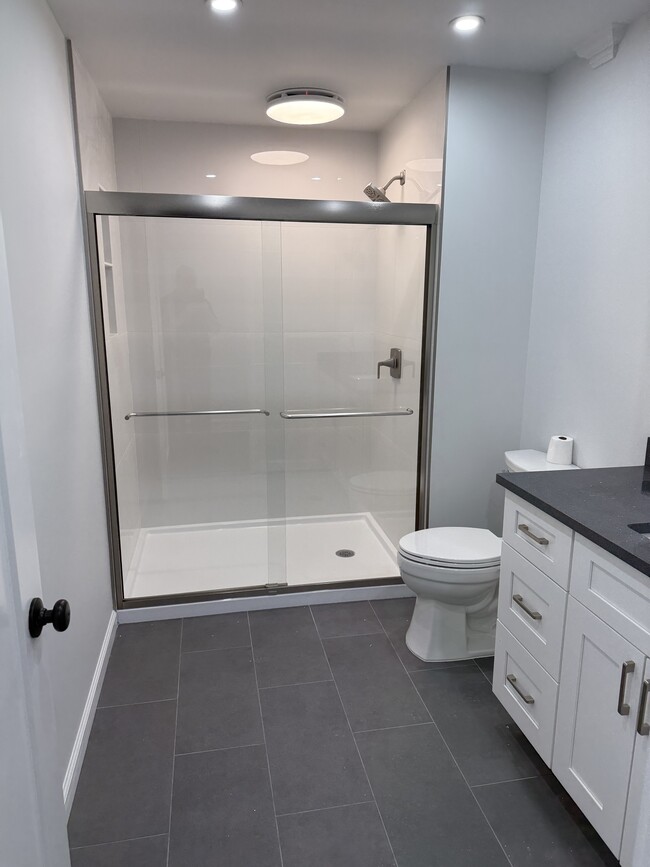 Large Shower area - 53 Homeland Dr Unit B