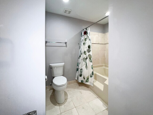 Photo - 221 New Kent Pl