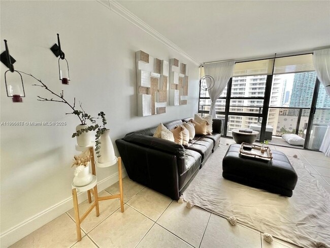 Photo - 600 NE 36th St Unidad 2011