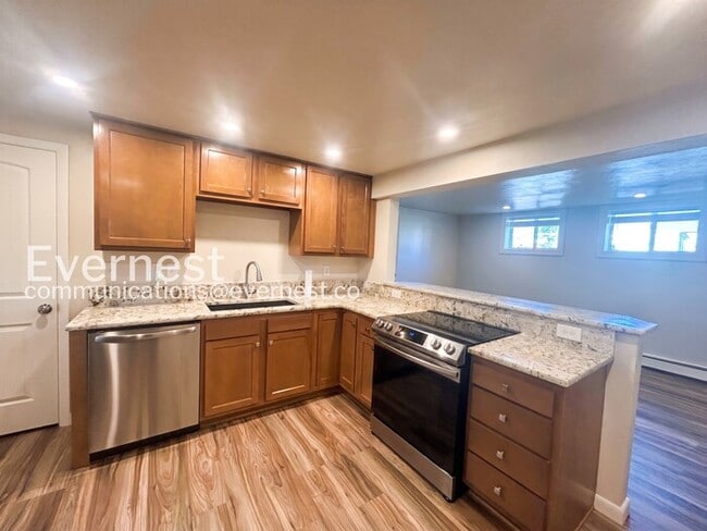 Photo - 705 Custer Ave Unidad b