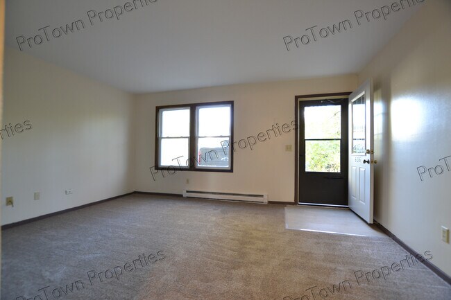 Photo - 636 Meadowood Ln