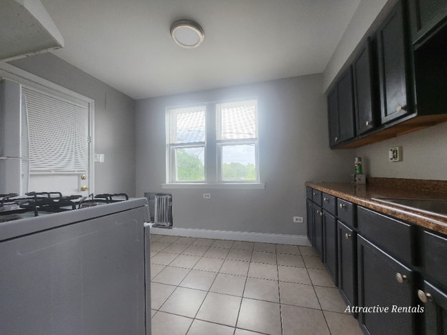 Photo - 9909 S Charles St Unidad 1