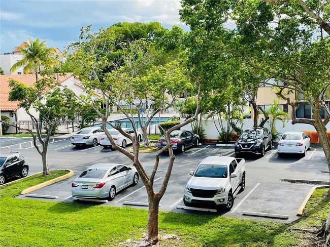 Photo - 6175 NW 186th St Unidad 102