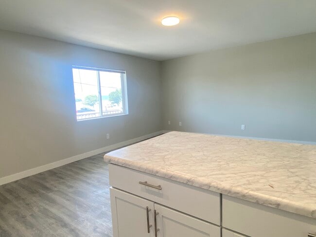 Photo - 710 2nd Ave N