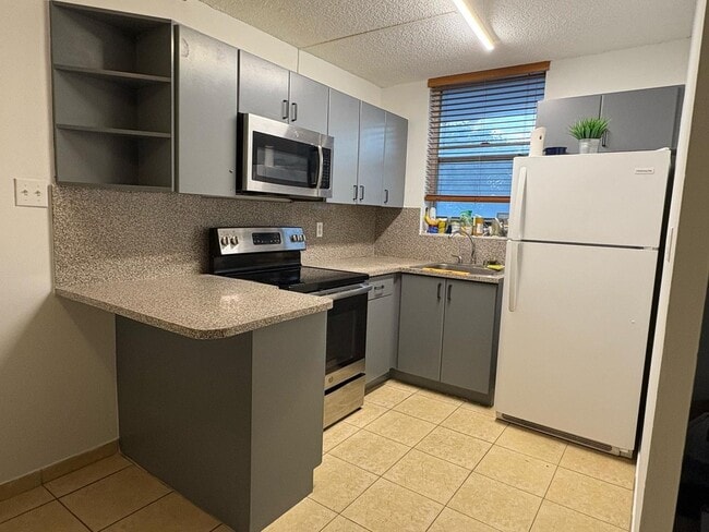 Building Photo - 1801 S Treasure Dr Unit 312a
