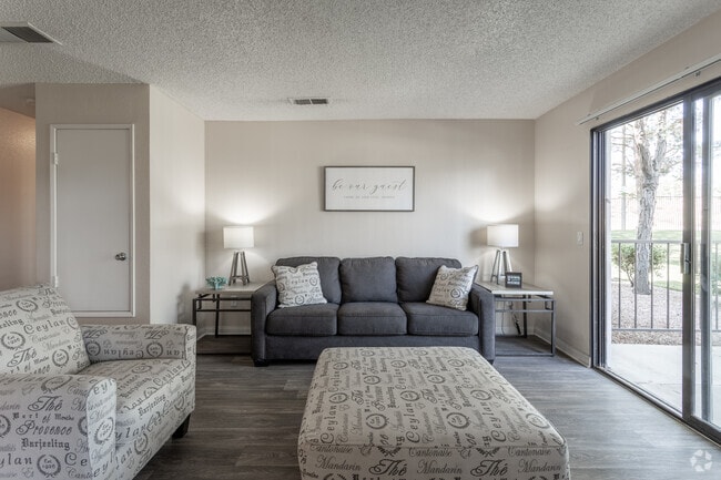 2BR, 2BA - 946 SF