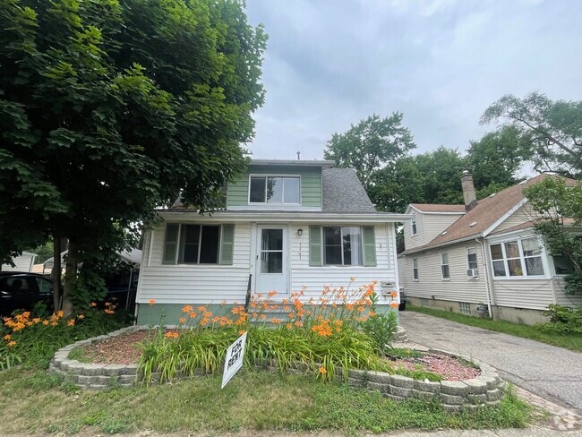 Building Photo - 1141 E Bernhard Ave Rental